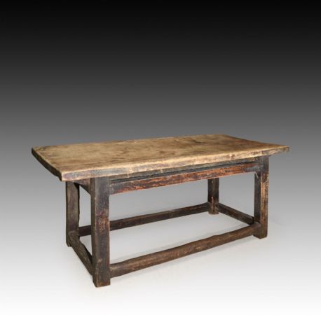 Rare 600 Emilian table
    